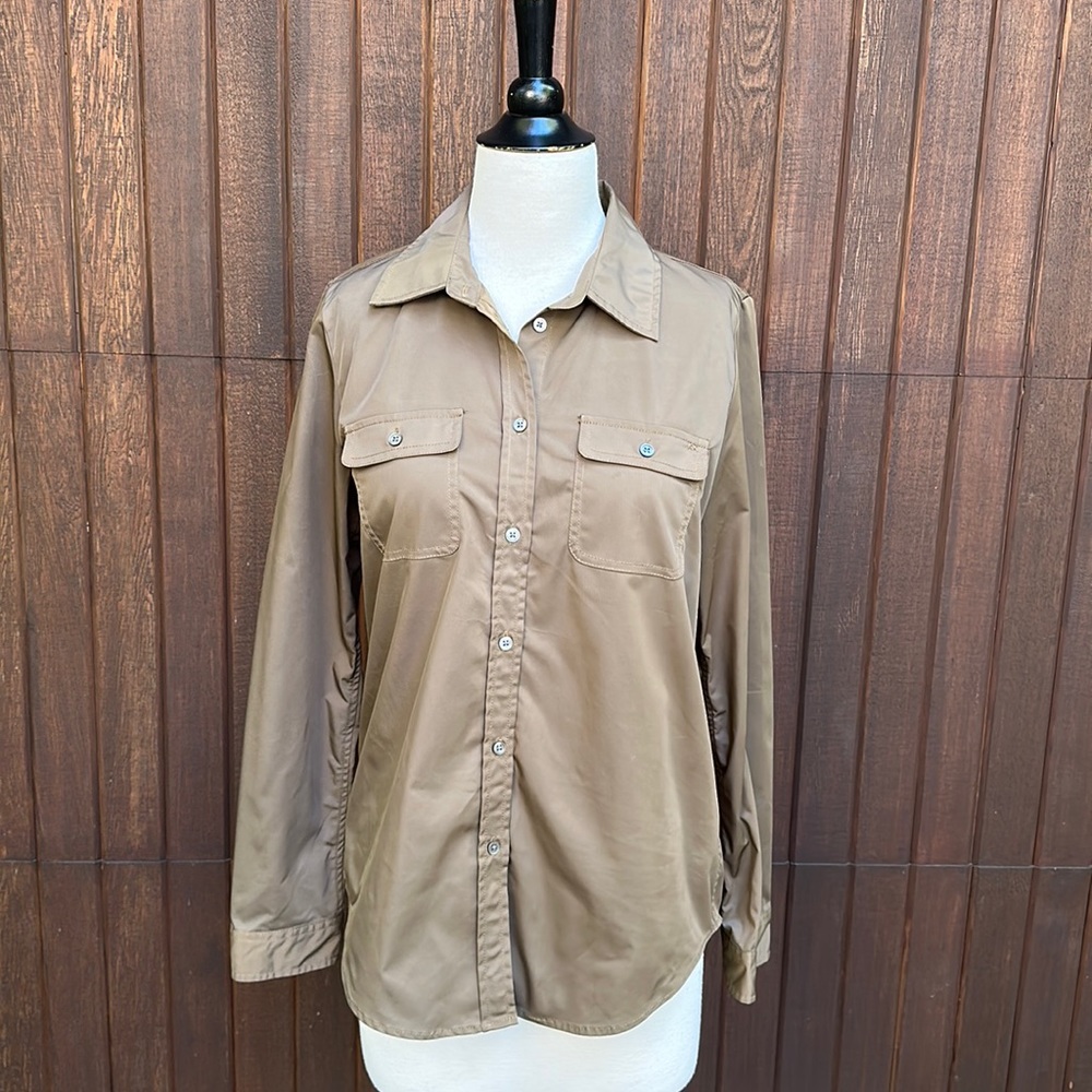 Elizabeth & James olive green Bonfire crepe button down shirt, size L